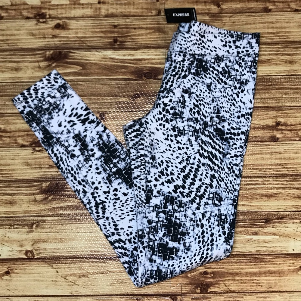 New!Express 🖤Leggings Size Small